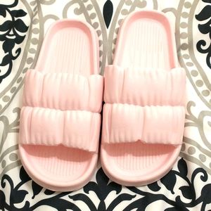New pink 🩷 very soft sandals or flip flops can be used outside poolside or shop